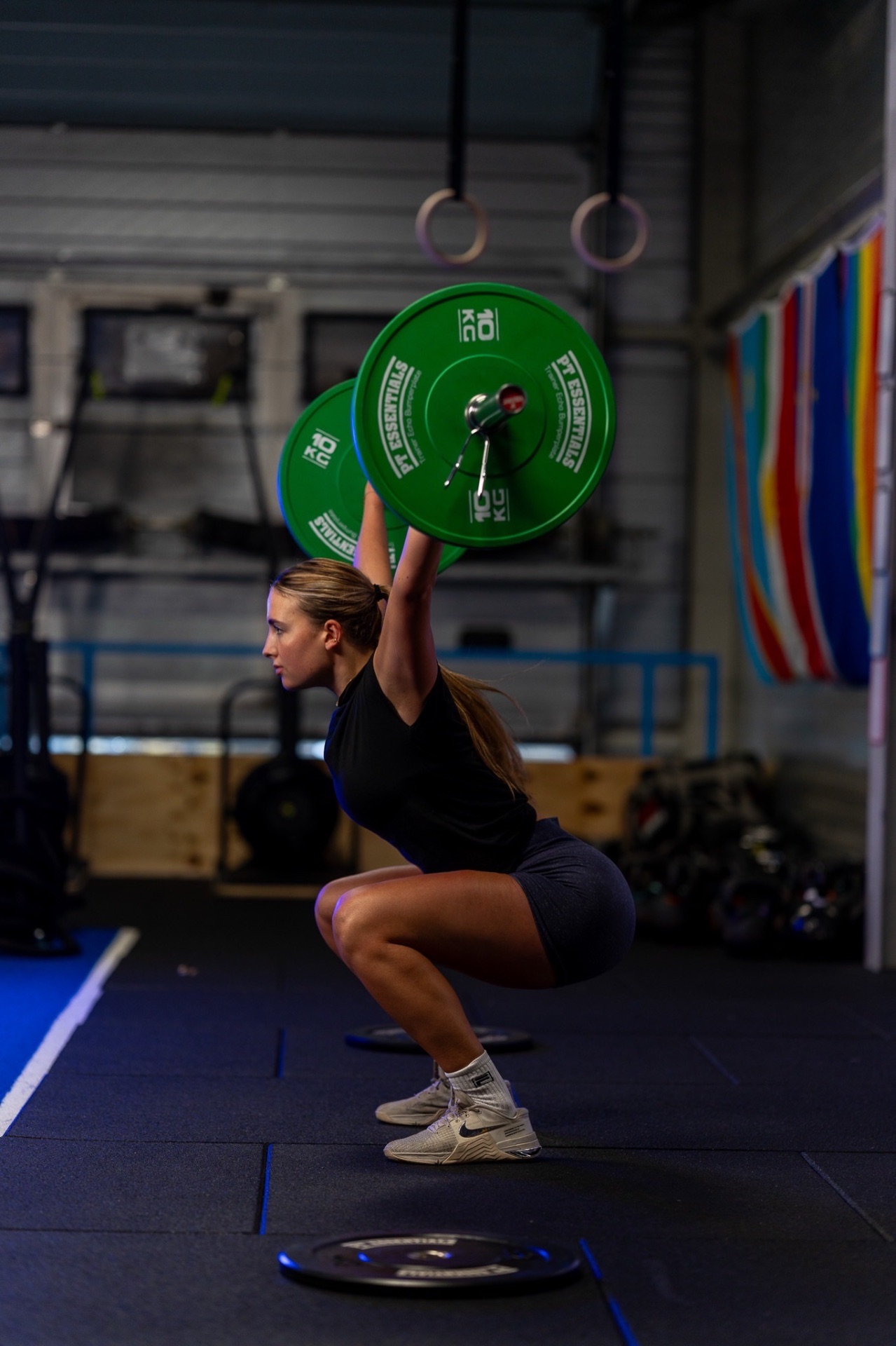 Noa Rabou tijdens krachttraining squat